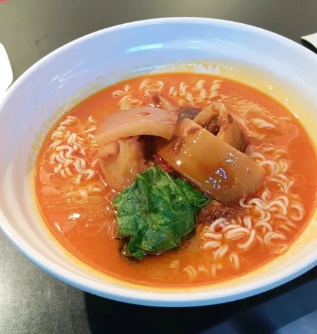 秘制辣魷魚麵